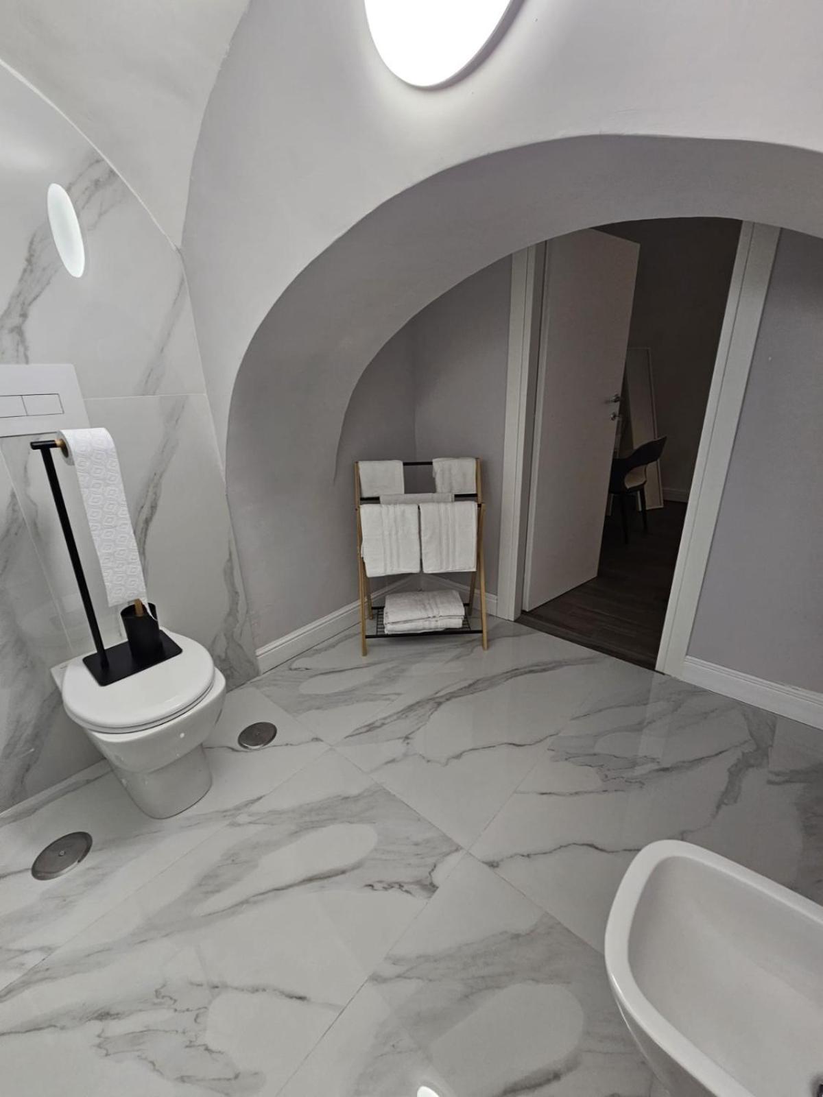 Bed and Breakfast Napoli The Charme Екстер'єр фото