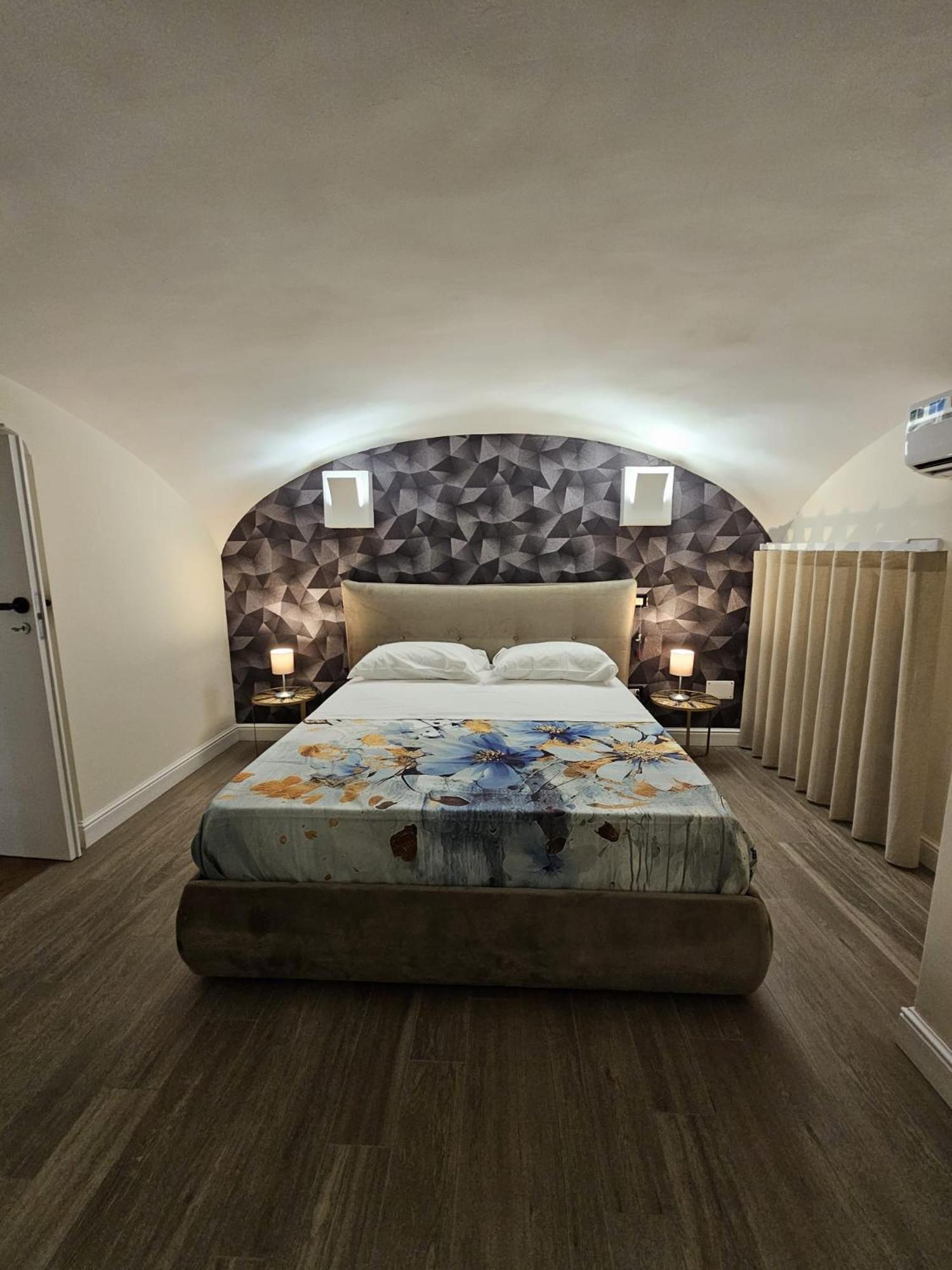 Bed and Breakfast Napoli The Charme Екстер'єр фото