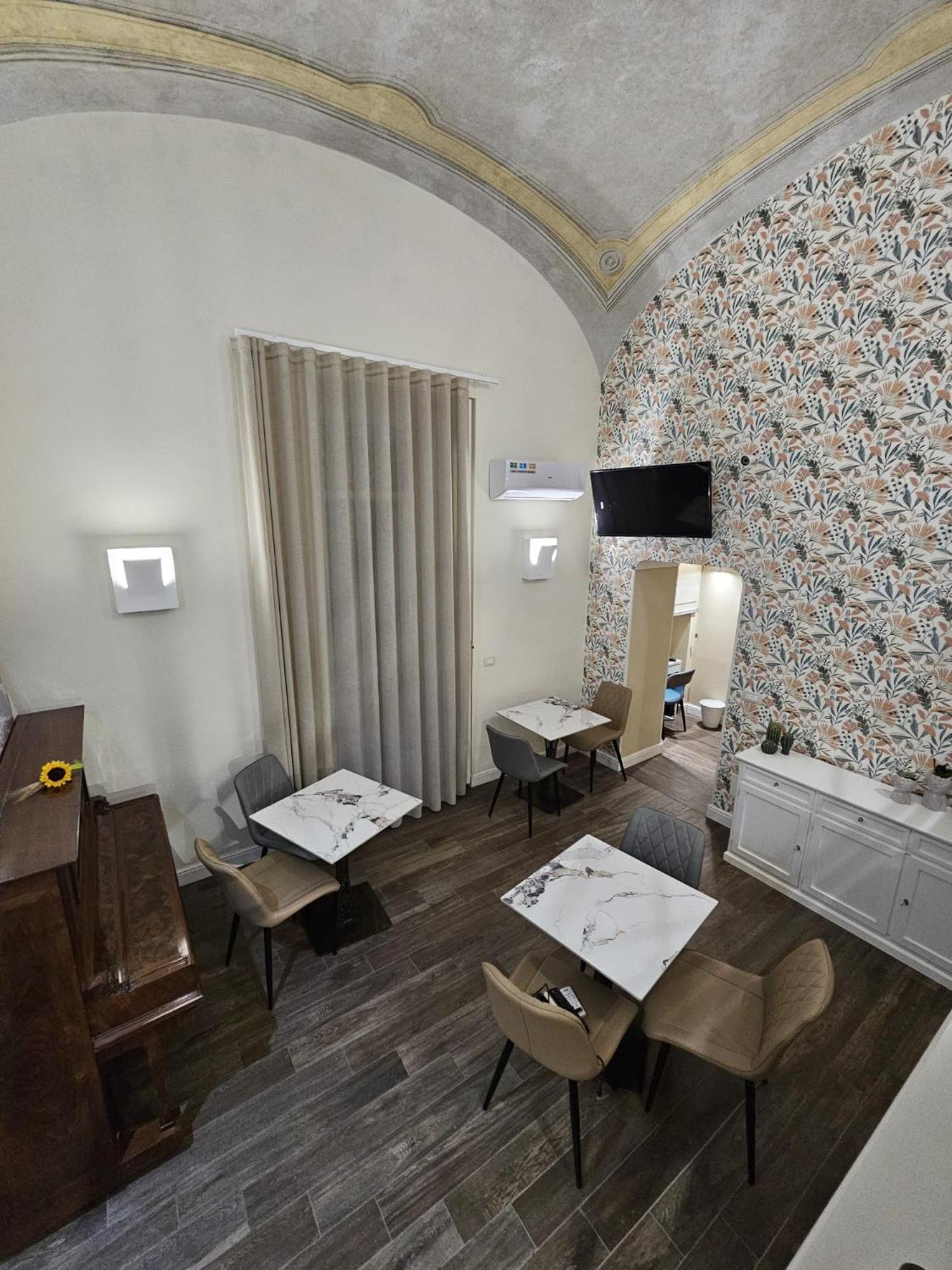 Bed and Breakfast Napoli The Charme Екстер'єр фото