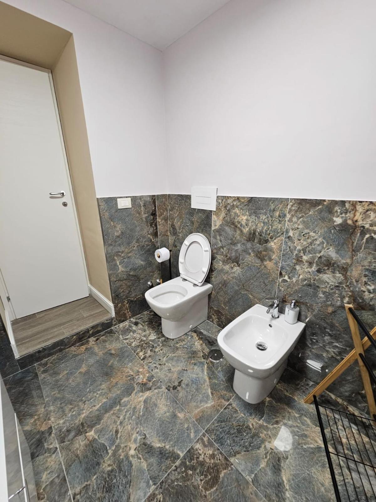 Bed and Breakfast Napoli The Charme Екстер'єр фото