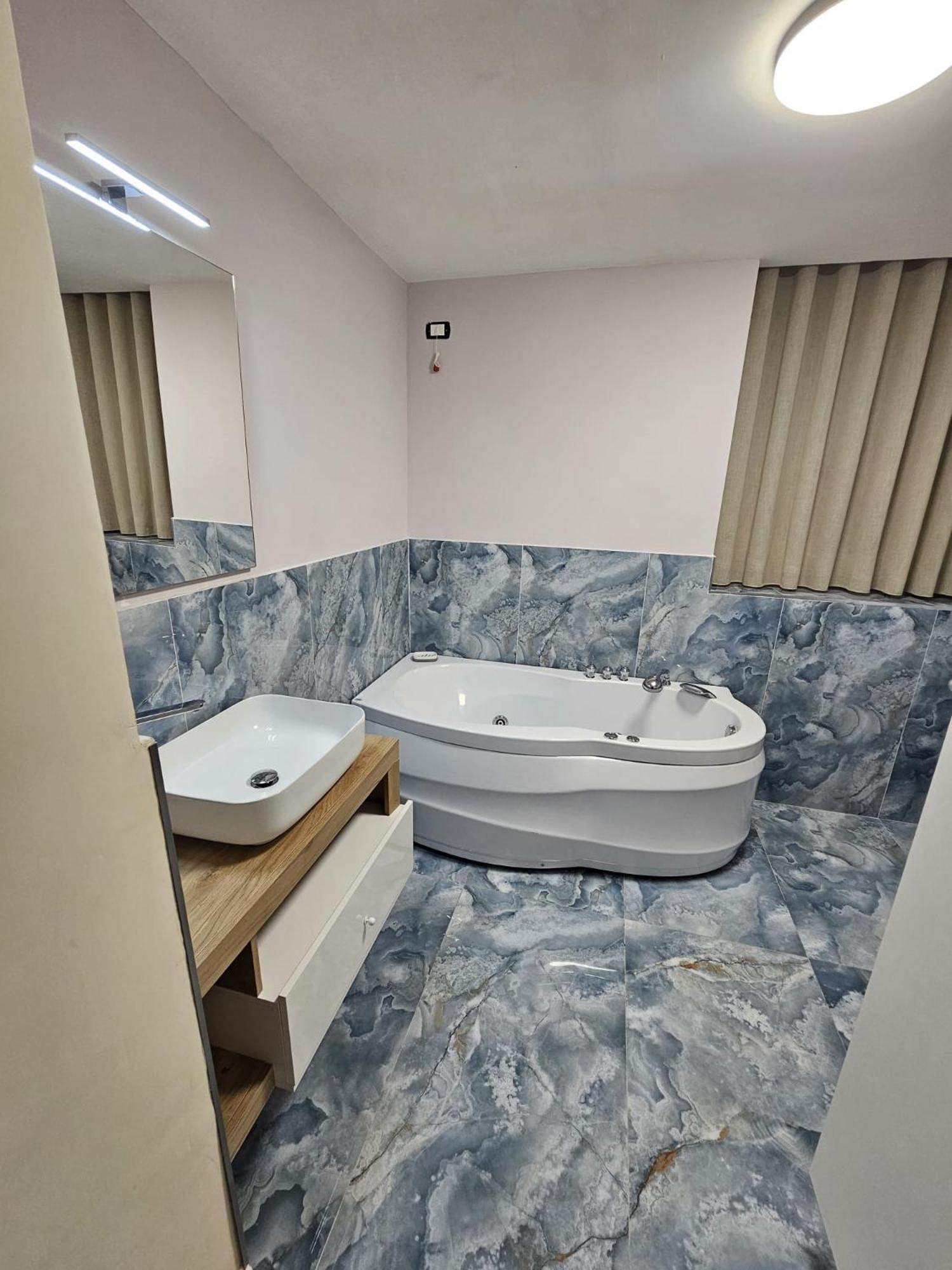 Bed and Breakfast Napoli The Charme Екстер'єр фото