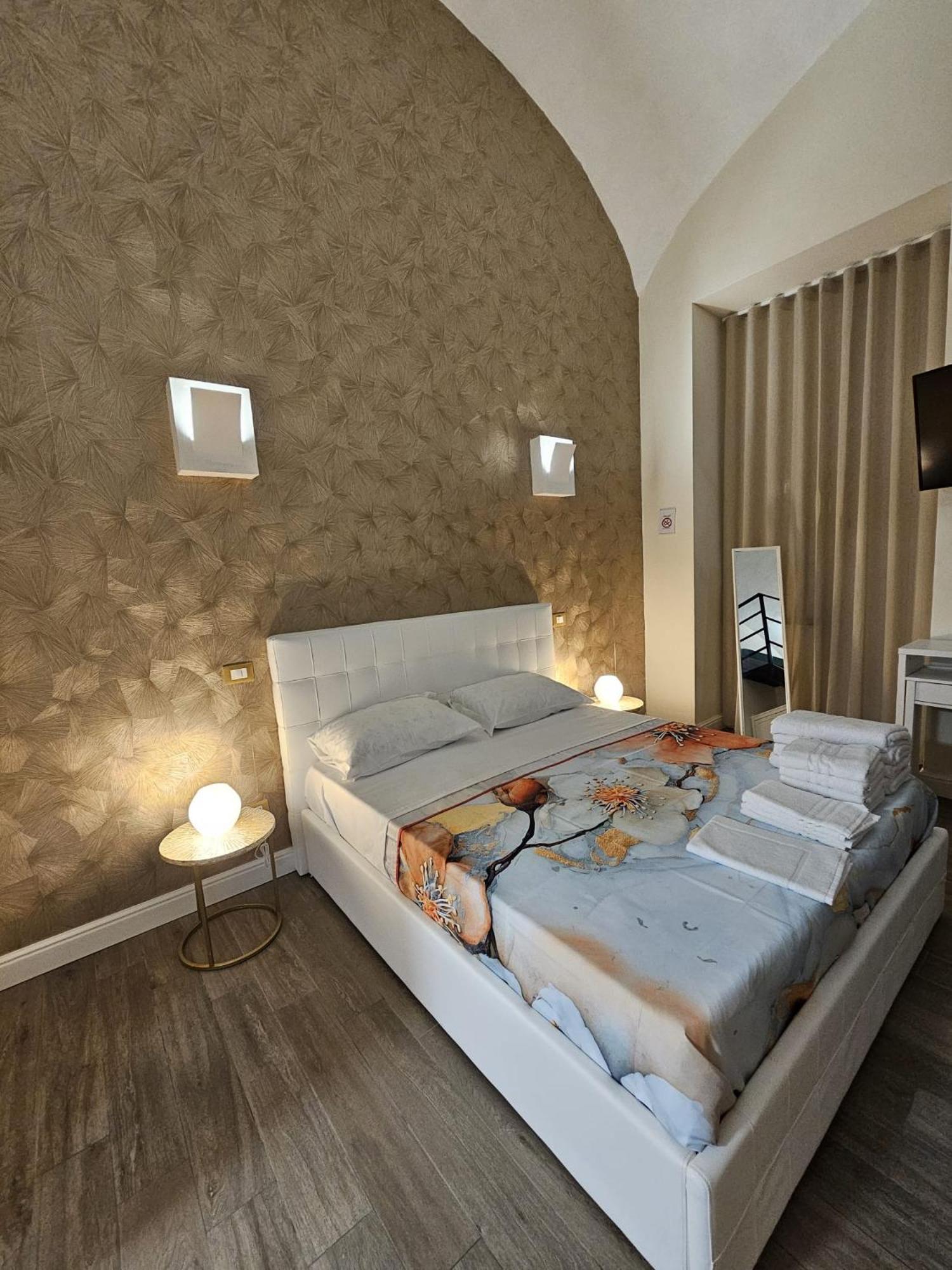Bed and Breakfast Napoli The Charme Екстер'єр фото