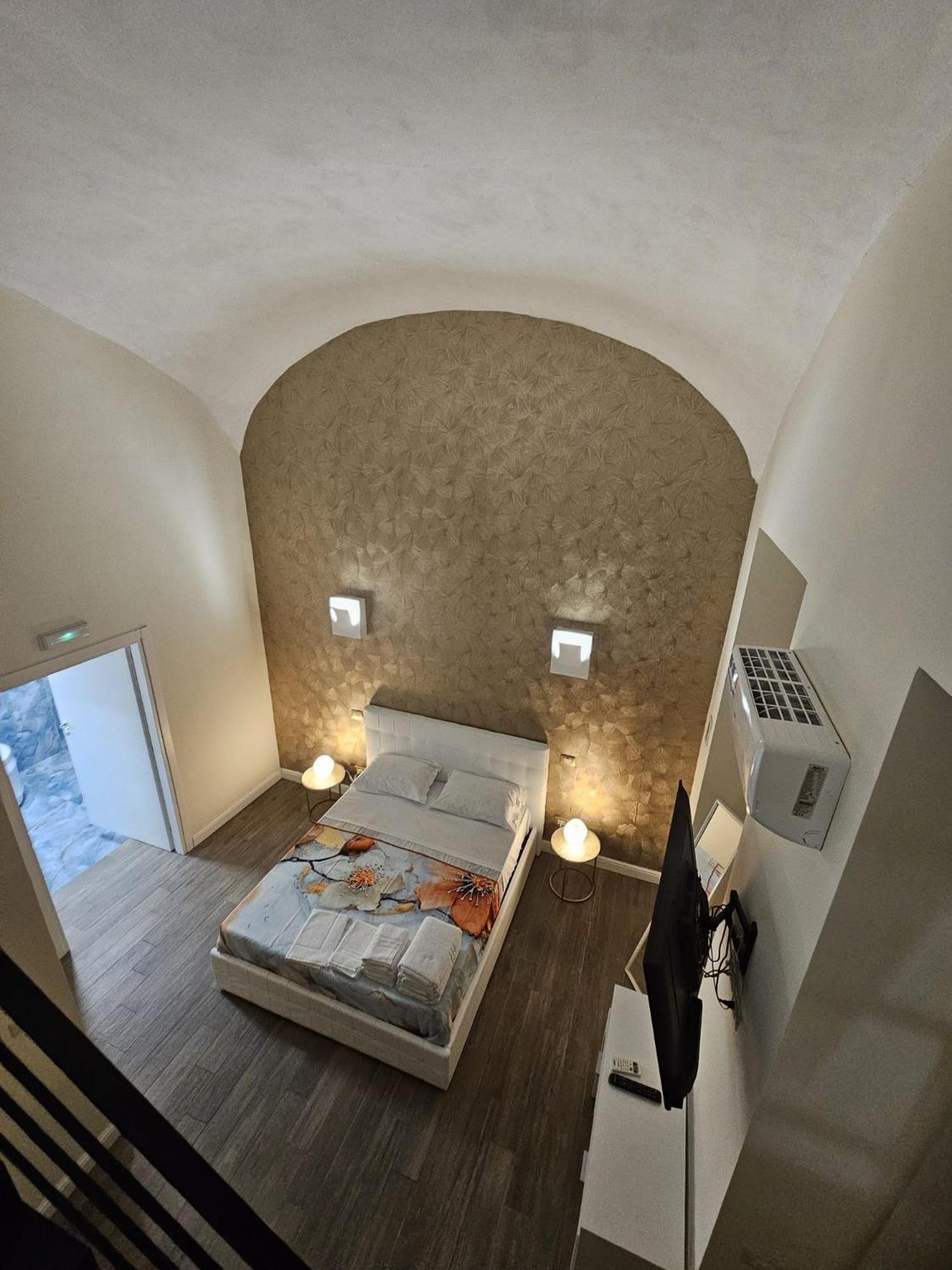 Bed and Breakfast Napoli The Charme Екстер'єр фото