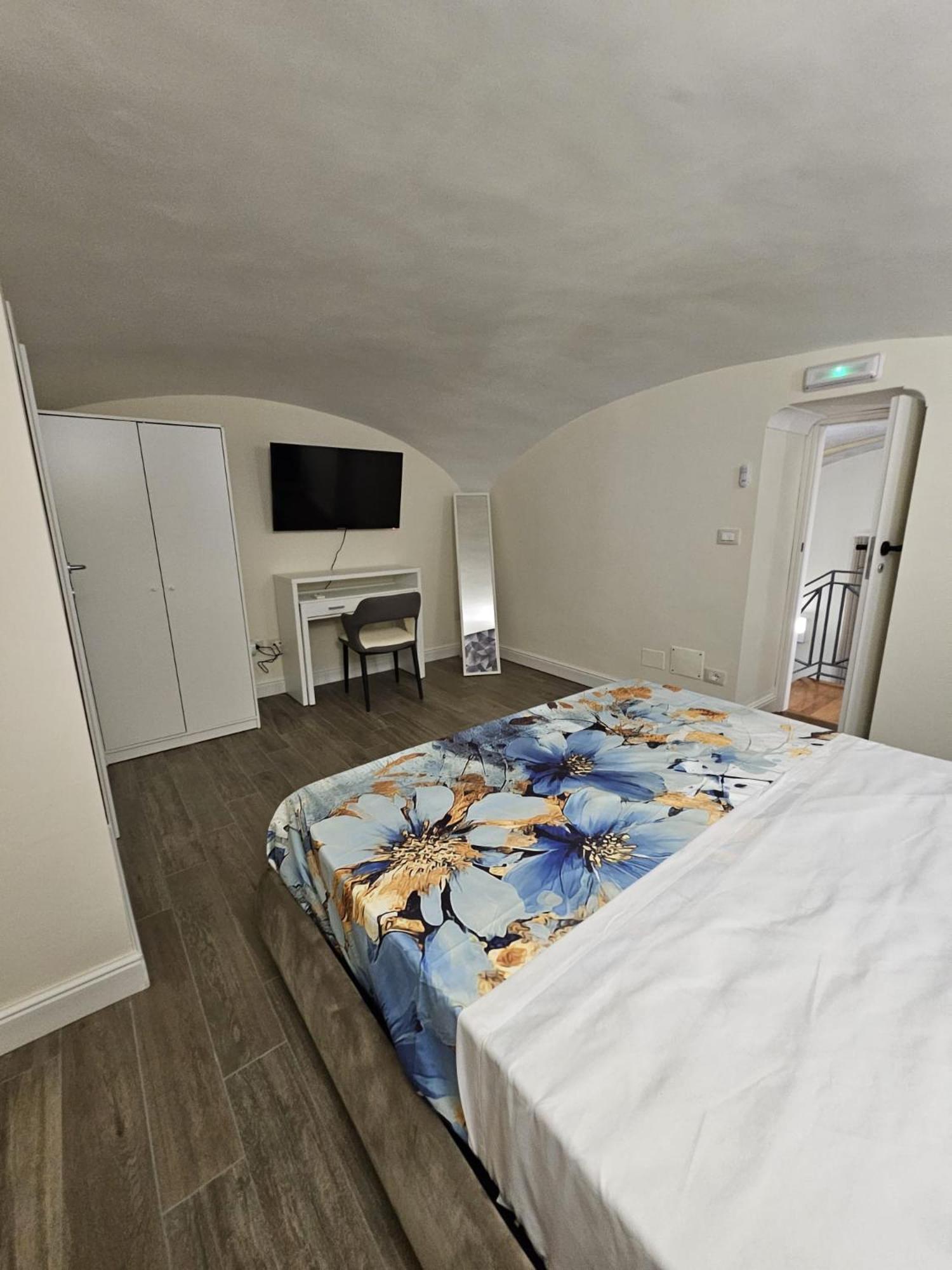 Bed and Breakfast Napoli The Charme Екстер'єр фото