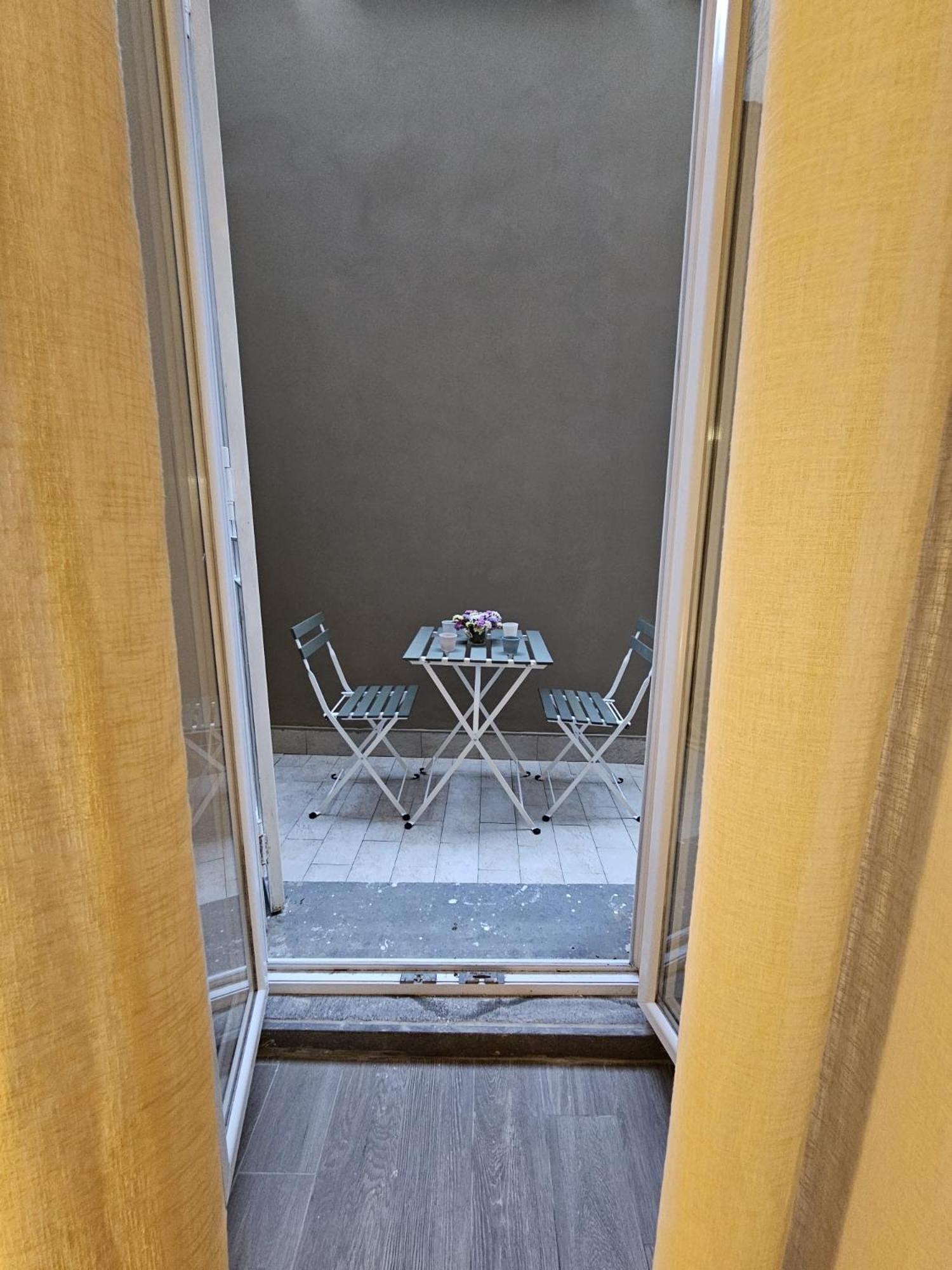 Bed and Breakfast Napoli The Charme Екстер'єр фото